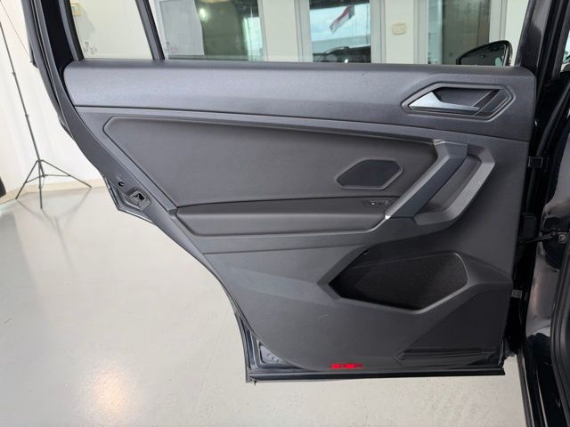 2020 Volkswagen Tiguan SE R-Line Black photo 28