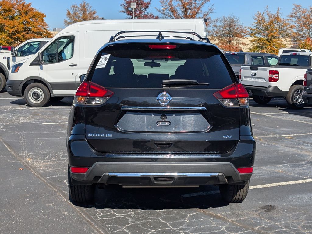 2017 Nissan Rogue SV photo 3