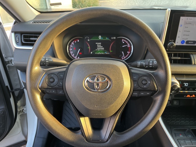 2024 Toyota RAV4 XLE photo 16