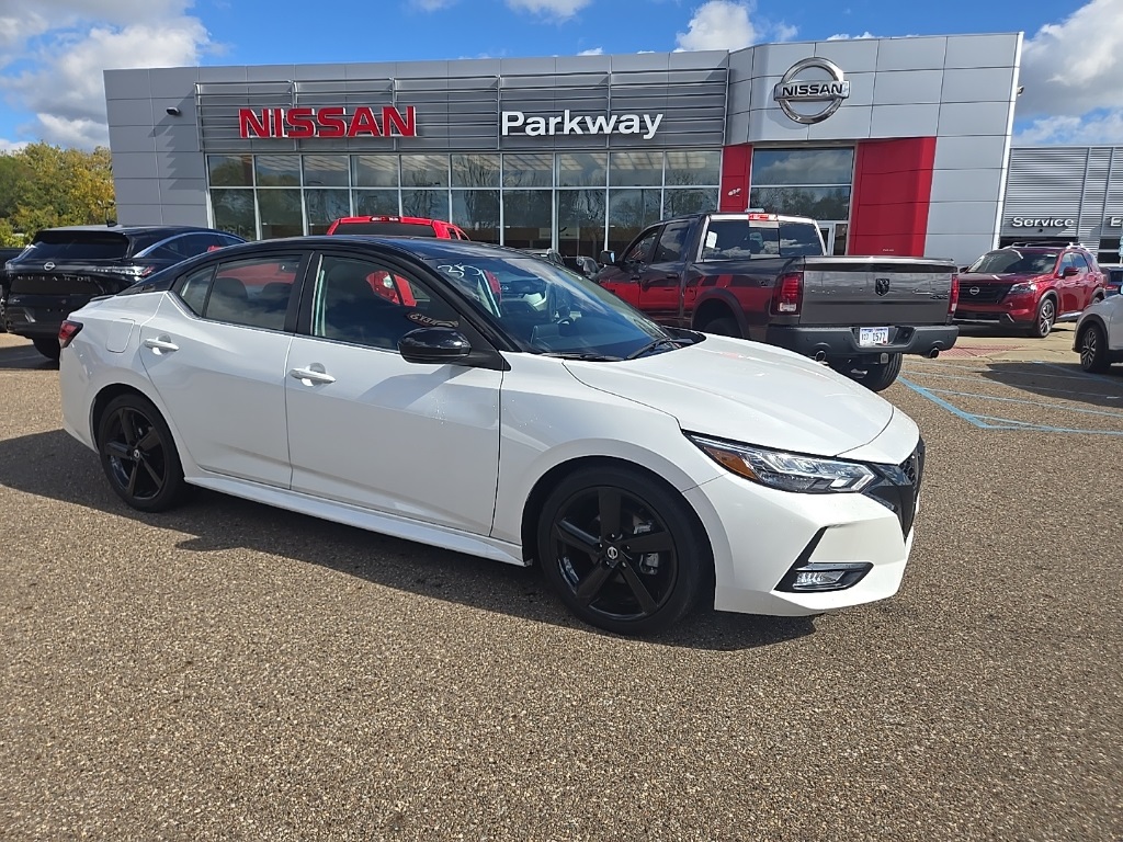 2022 Nissan Sentra SR's photo