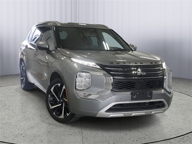 2022 Mitsubishi Outlander SEL photo 2