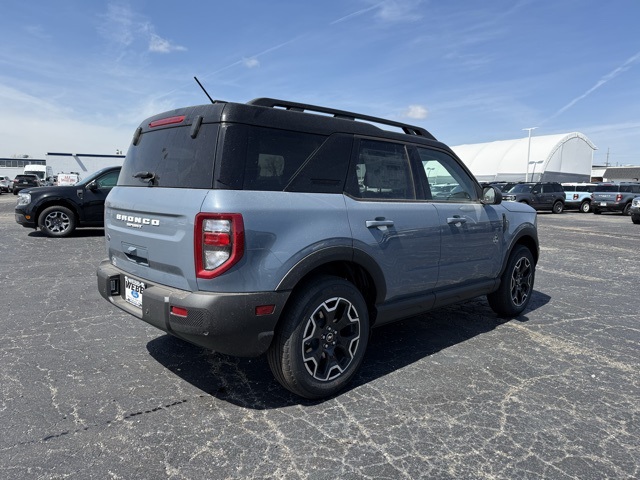 2025 Ford Bronco Sport Outer Banks photo 3