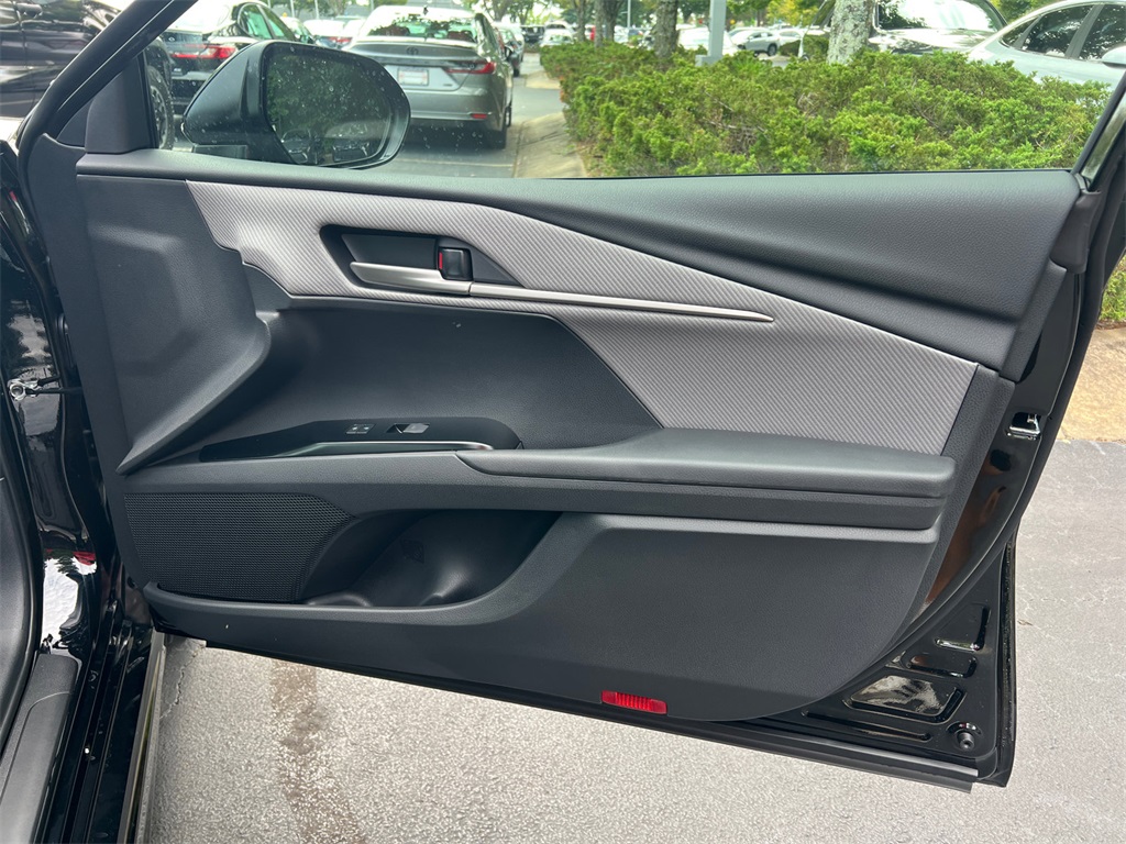 2025 Toyota Camry SE photo 14