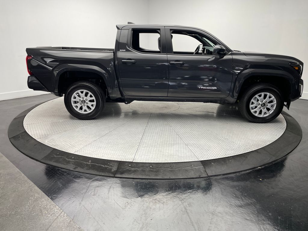 2025 Toyota Tacoma SR5 photo 4