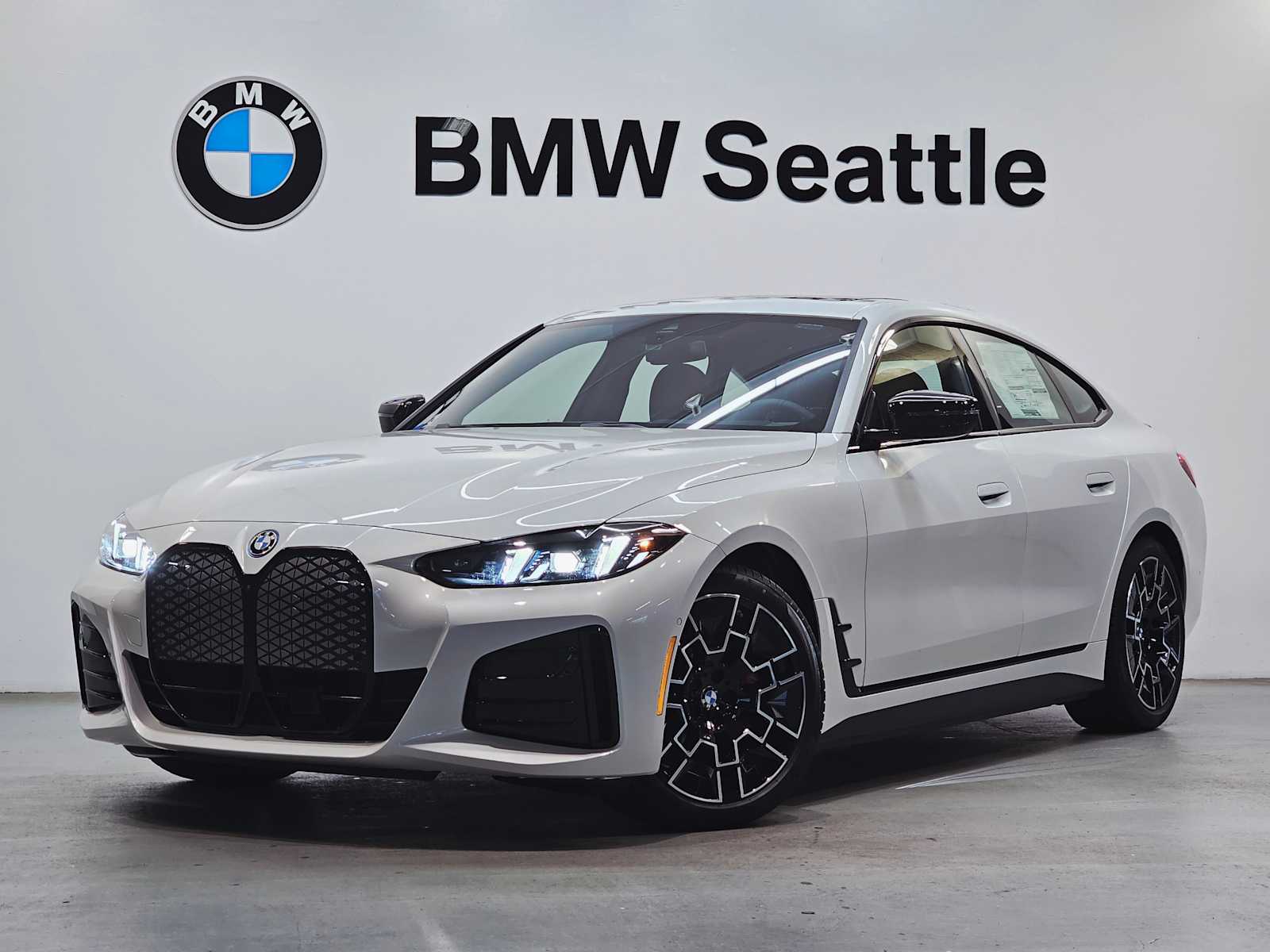 2025 BMW i4 40's photo