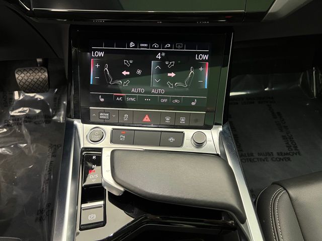 2023 Audi e-tron Premium photo 36