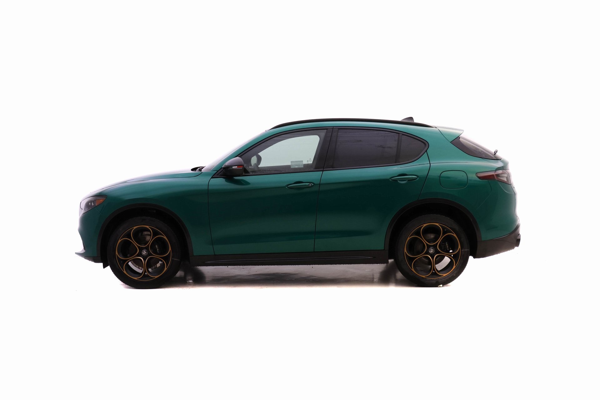 2025 Alfa Romeo Stelvio Base photo 3