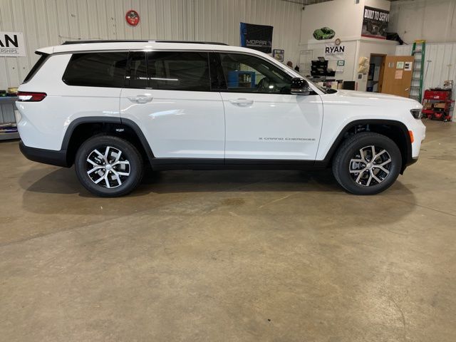 2025 Jeep Grand Cherokee Limited photo 6