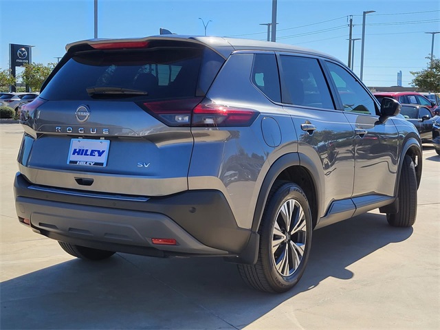 2022 Nissan Rogue SV photo 2