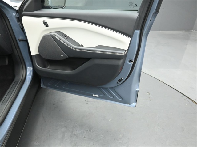 2024 FORD MUSTANG MACH-E - Image 32