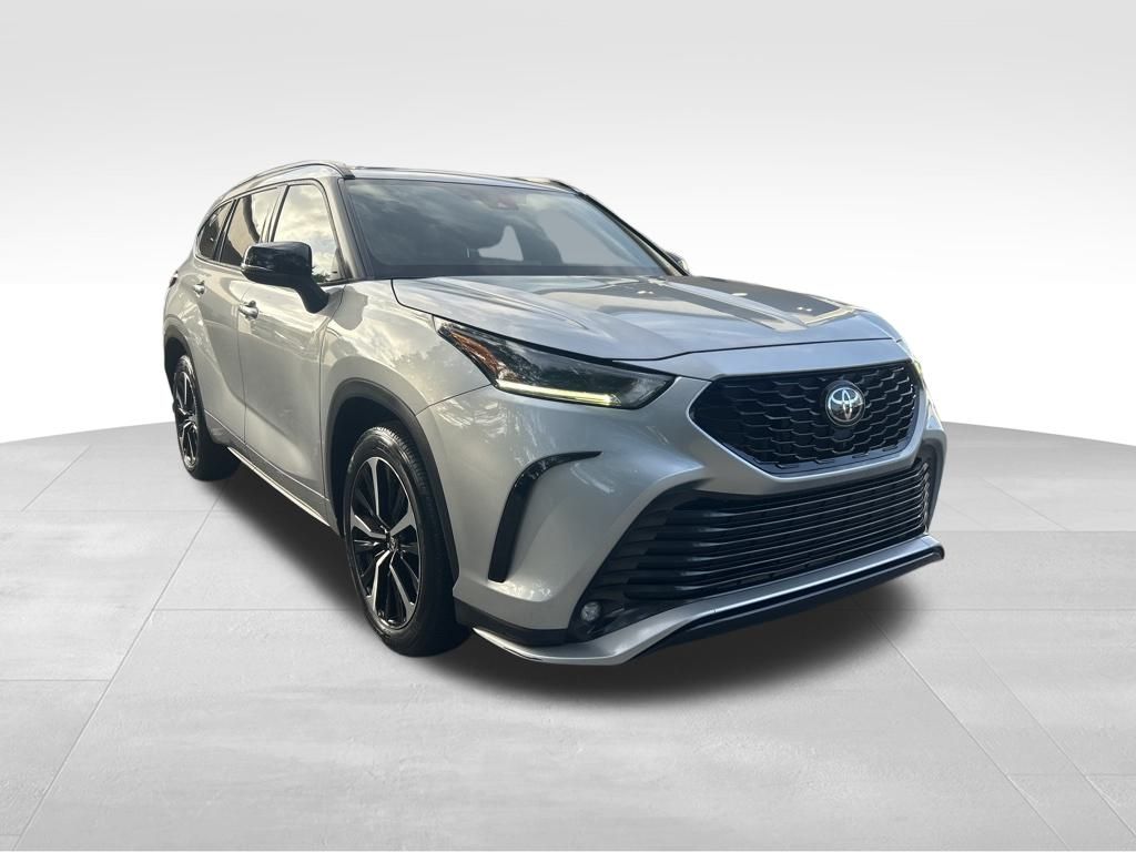 2022 Toyota Highlander XSE photo 2