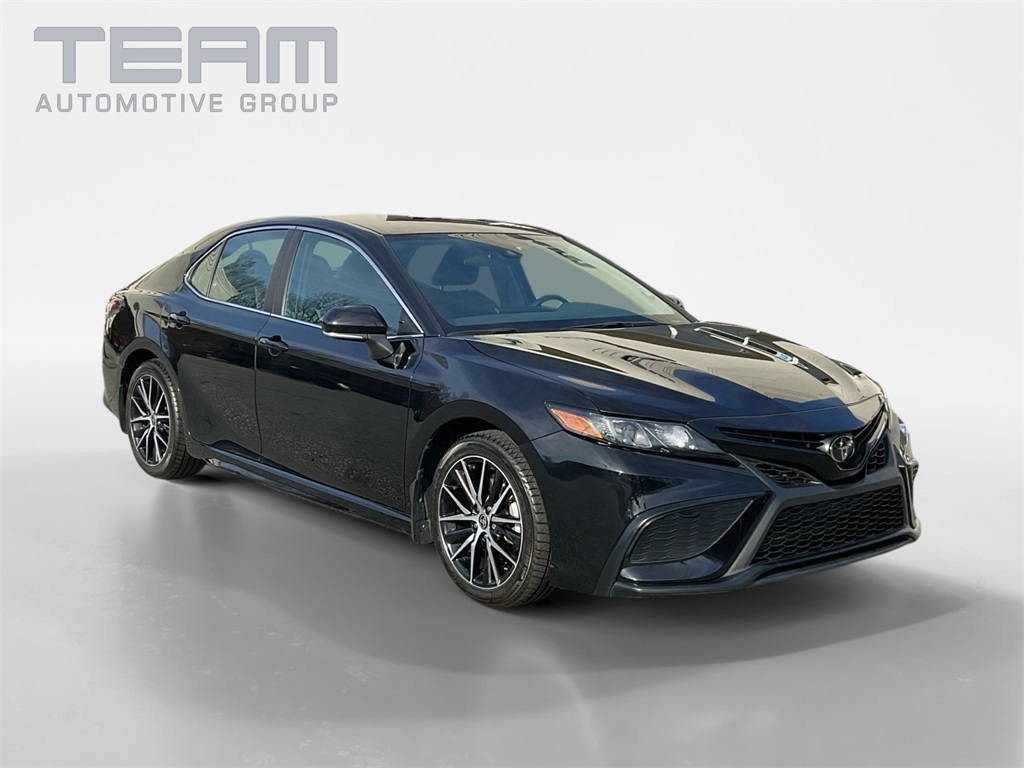 2024 Toyota Camry SE's photo