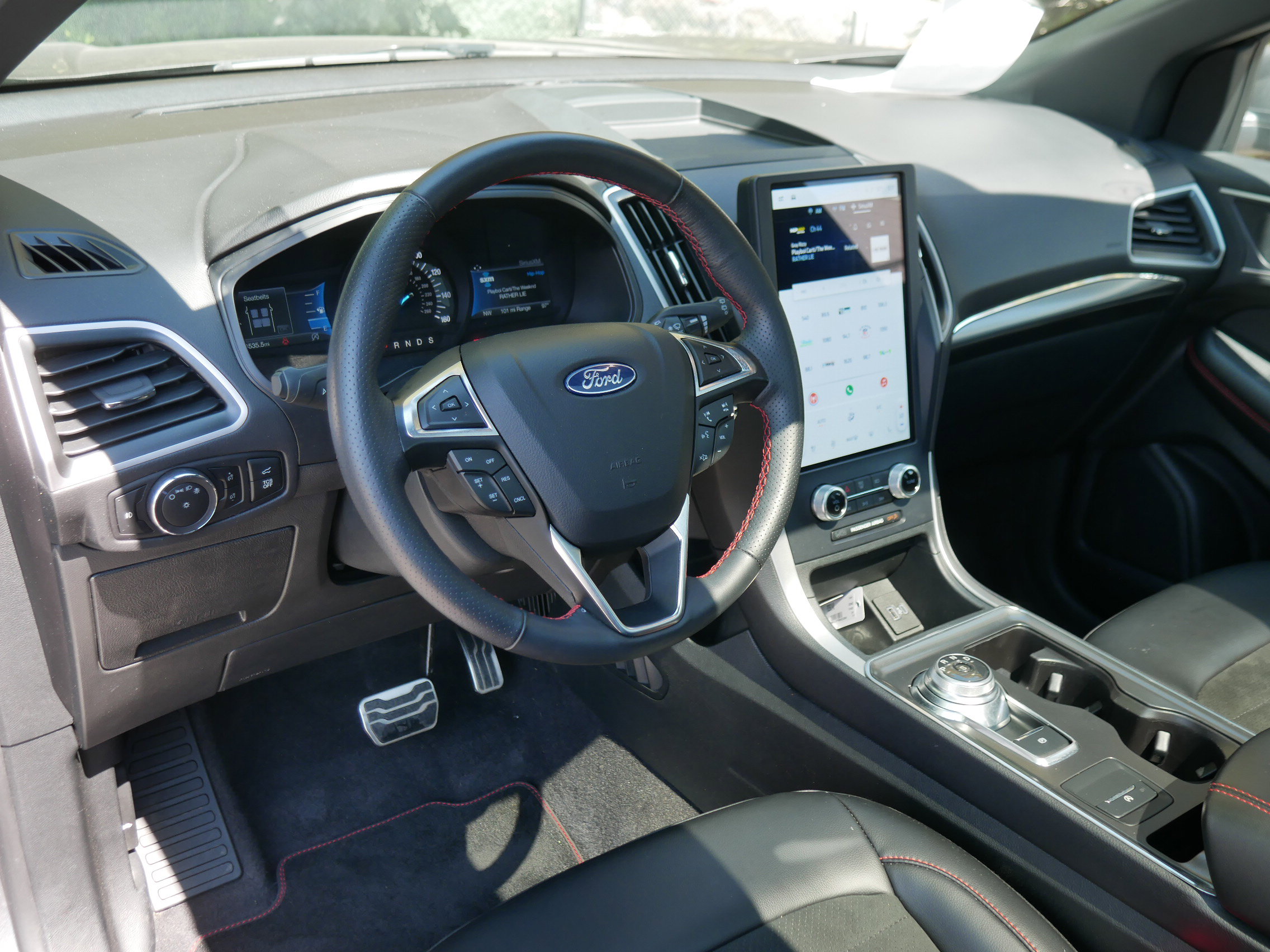 2024 Ford Edge ST-Line photo 3