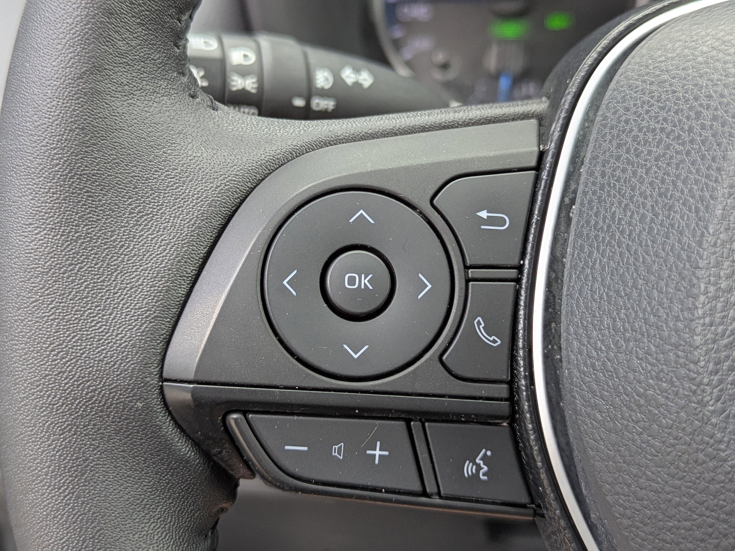 2021 Toyota RAV4 Hybrid XLE photo 23