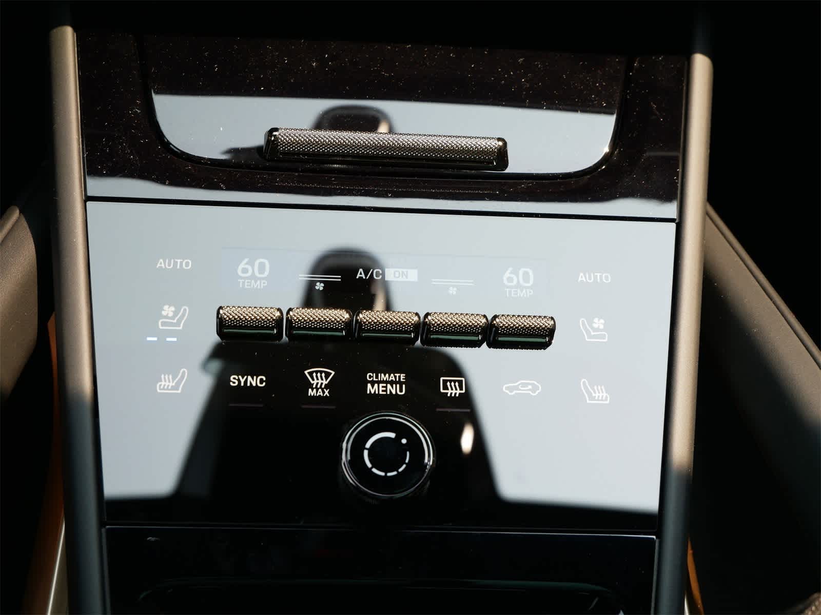 2025 Porsche Cayenne Turbo E-Hybrid photo 15
