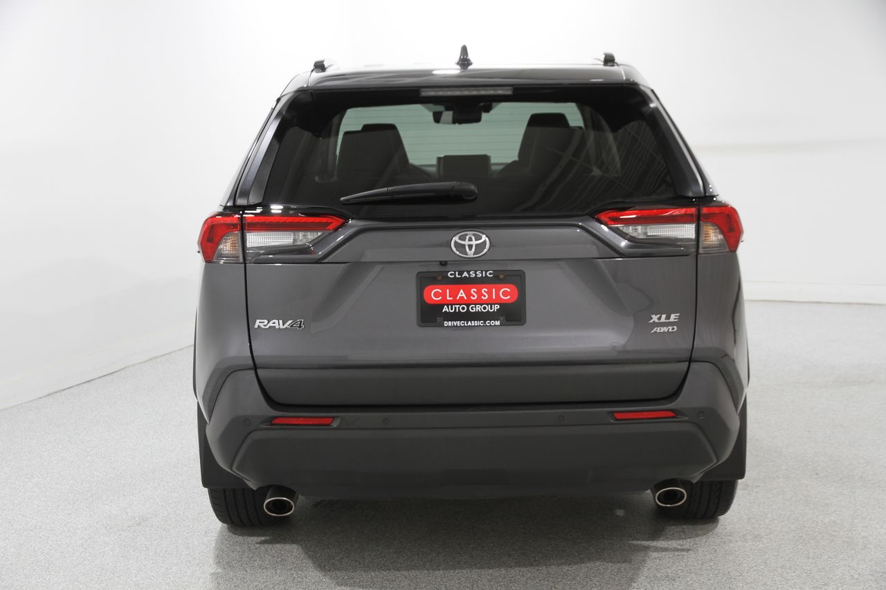 2022 Toyota RAV4 XLE Premium photo 18