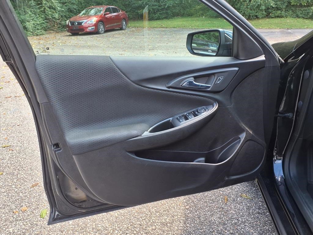 2023 Chevrolet Malibu 1LT photo 9