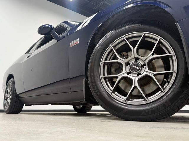 2014 Dodge Challenger R/T photo 2