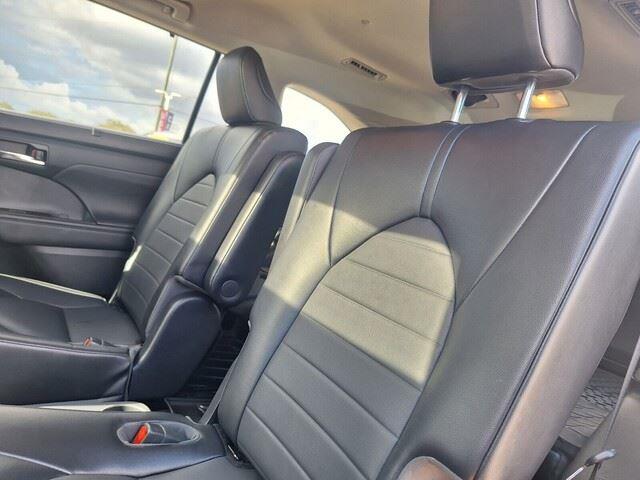 2022 Toyota Highlander XLE photo 24