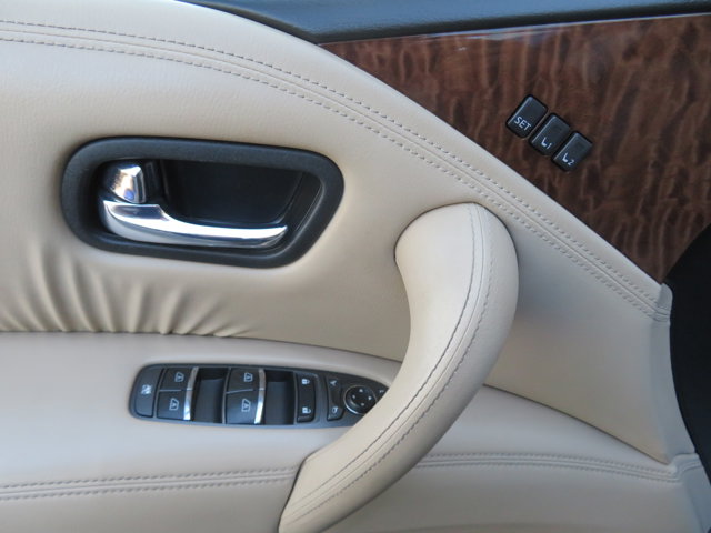 2017 Nissan Armada Platinum photo 26