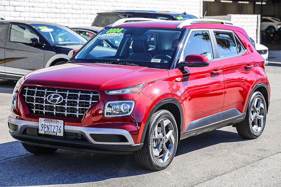 2024 Hyundai Venue Limited photo 3