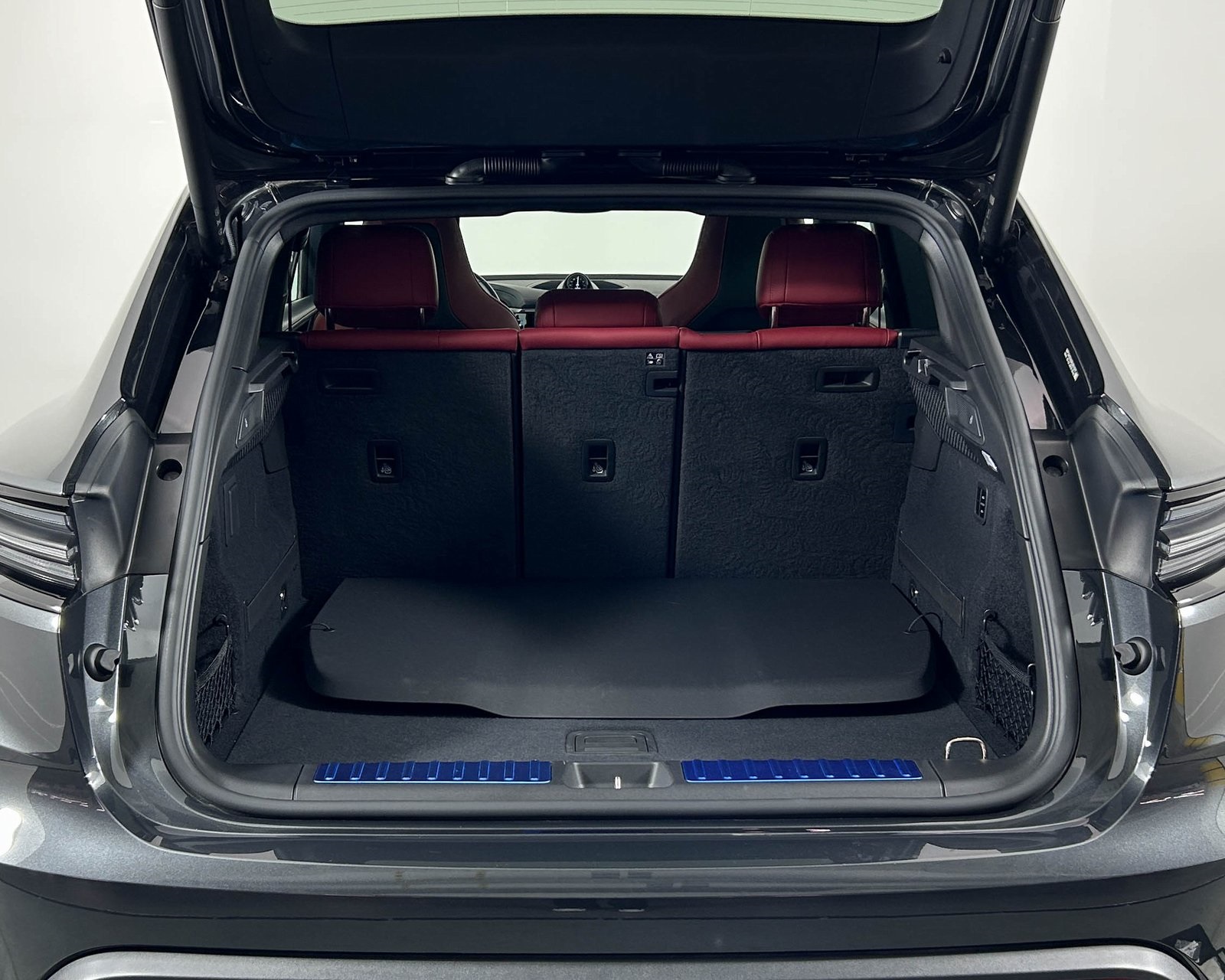 2024 Porsche Macan Electric 4 photo 28