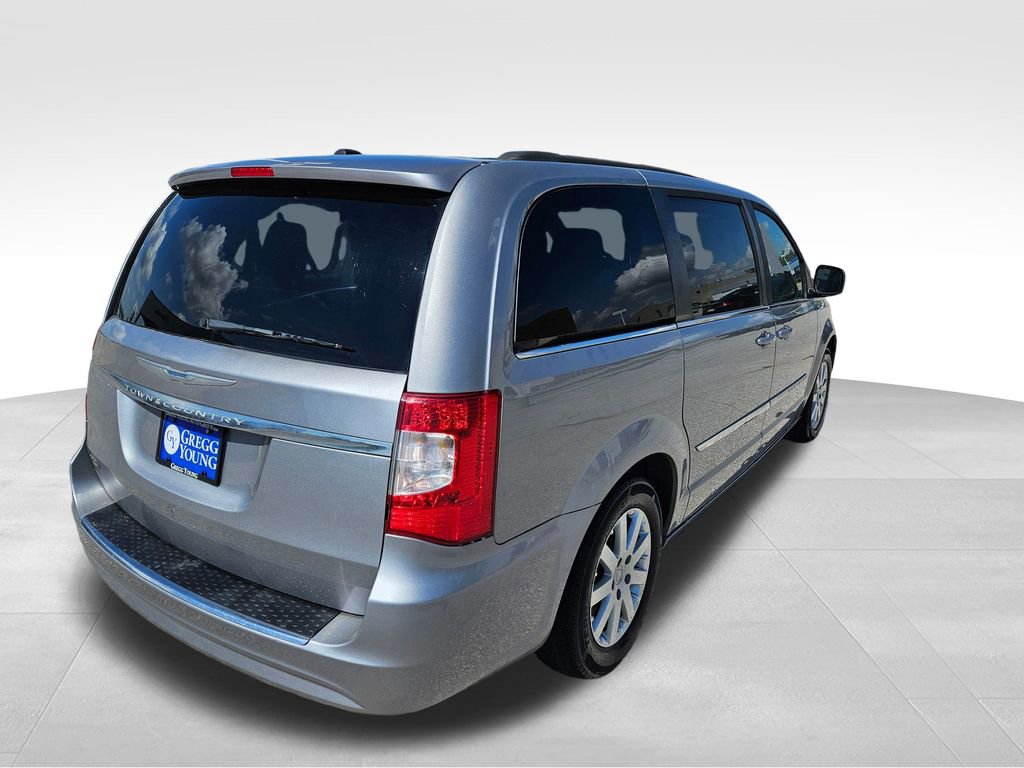 2016 Chrysler Town & Country Touring photo 5