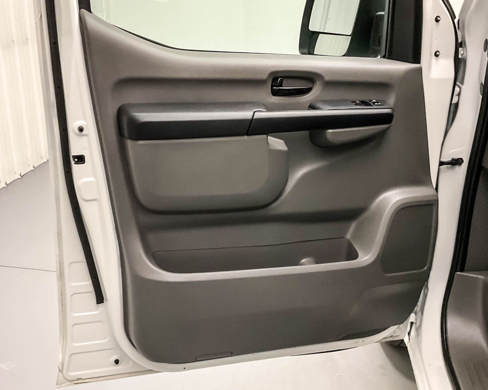 2021 Nissan NV2500 HD SV photo 6