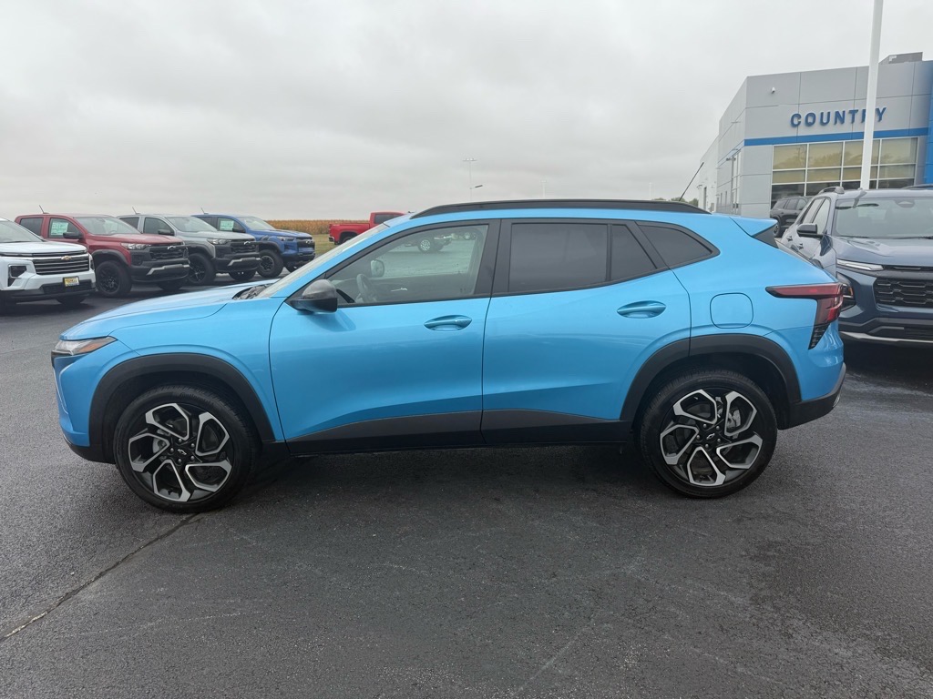2025 Chevrolet Trax photo 2