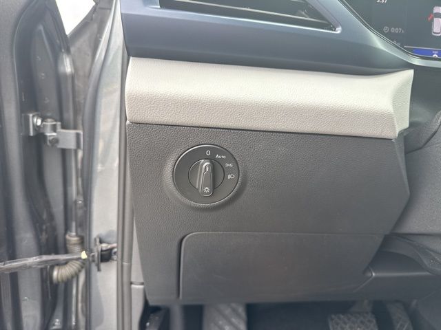 2022 Volkswagen Taos SE photo 13