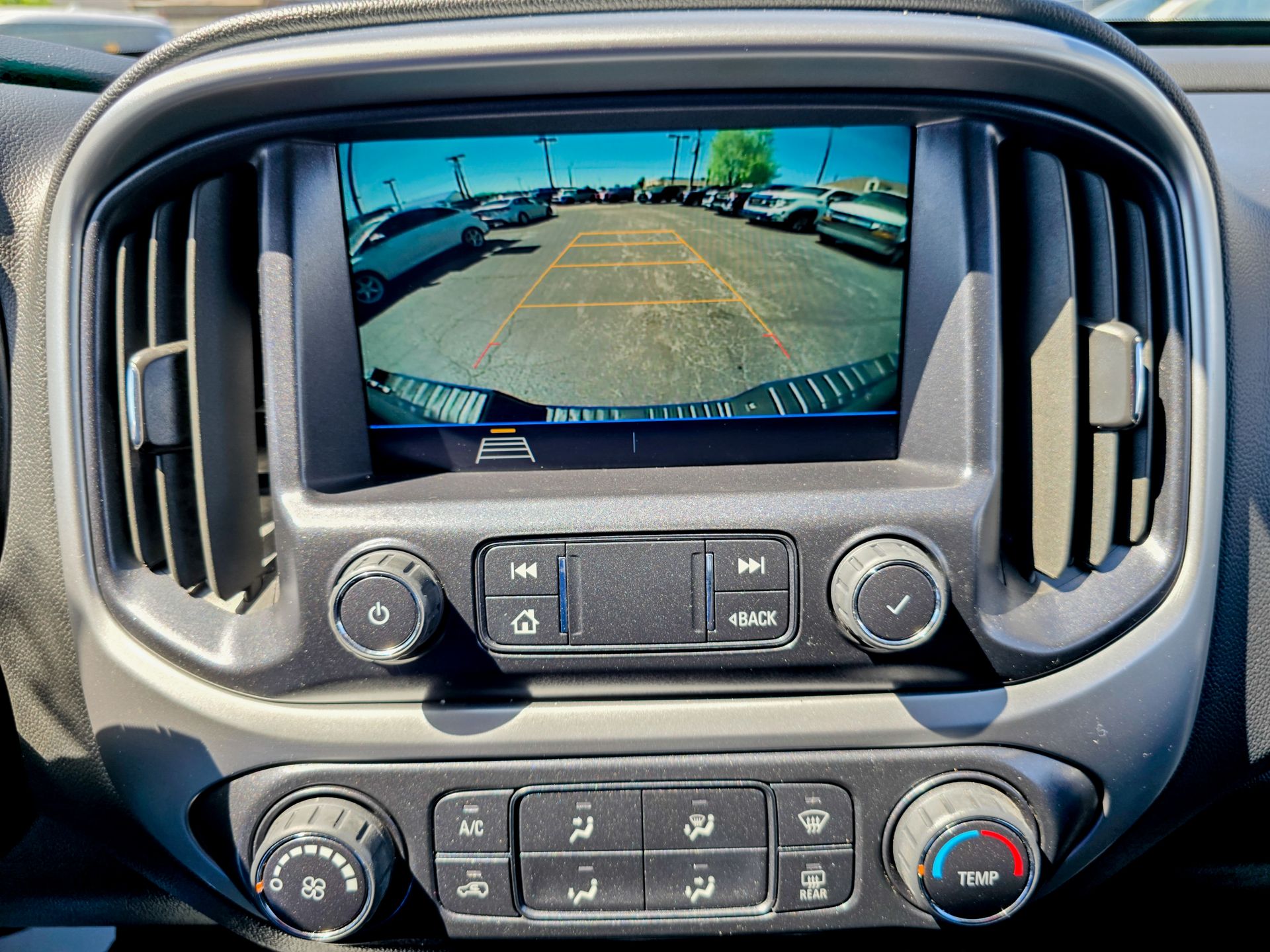 2022 Chevrolet Colorado LT photo 9