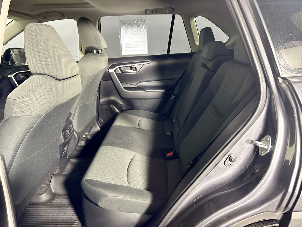 2021 Toyota RAV4 Hybrid XLE photo 15