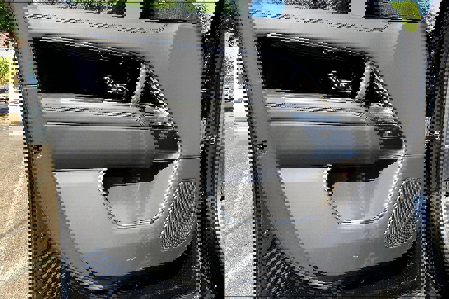 2025 Land Rover Range Rover SE photo 11