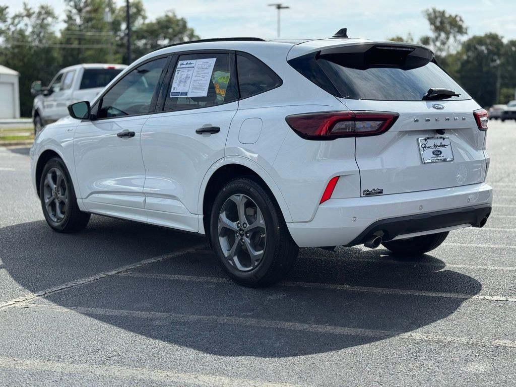 2023 Ford Escape ST-Line photo 4