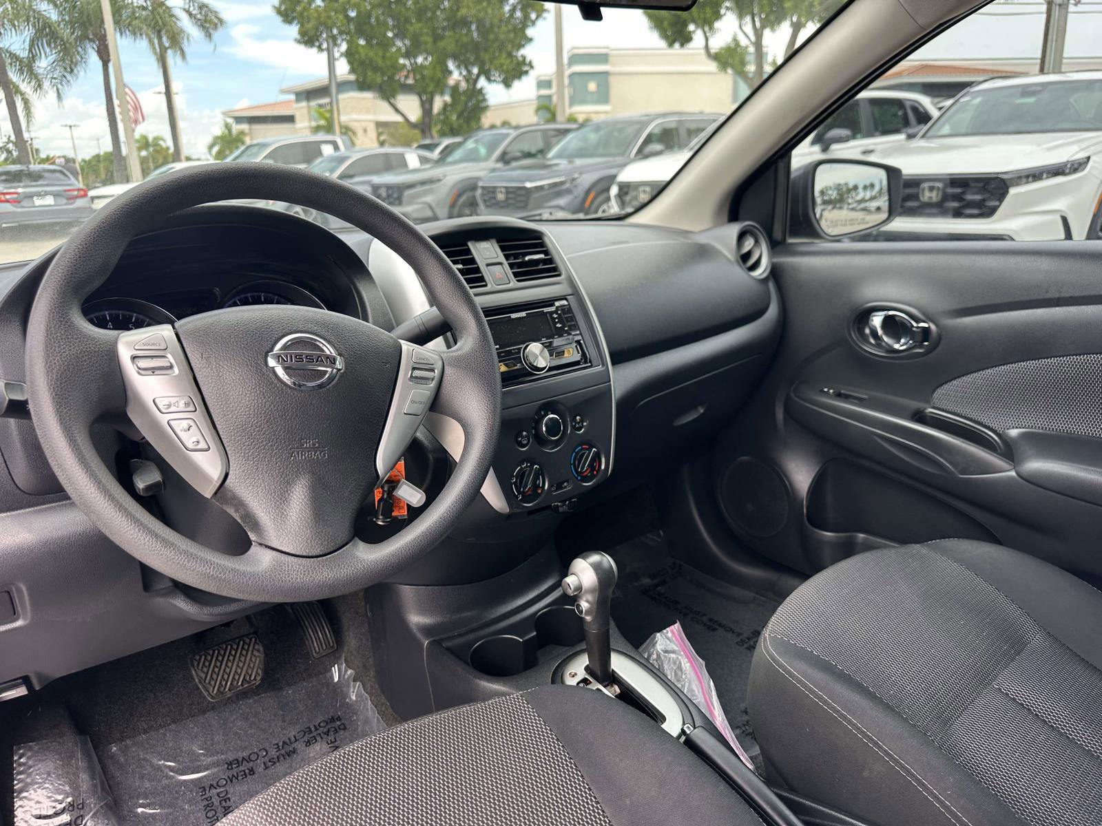 2015 Nissan Versa SV Sedan photo 13