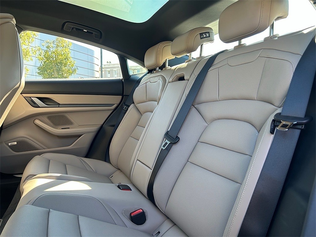 2025 Porsche Taycan 4S photo 27