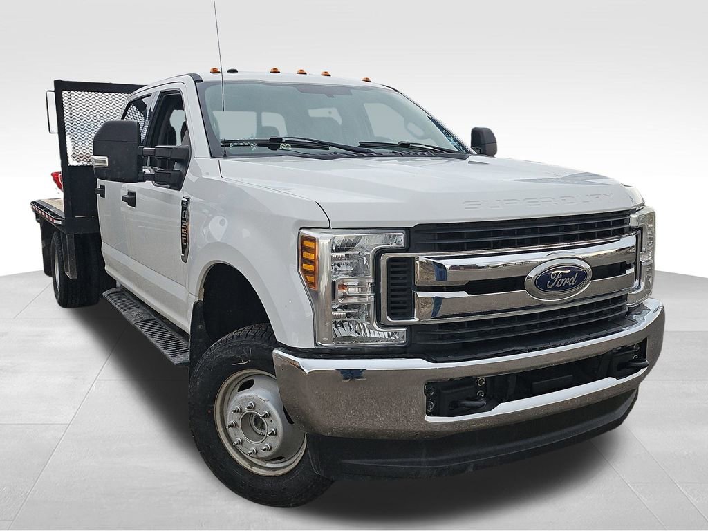 2018 Ford F-350 Super Duty Chassis Cab XLT's photo
