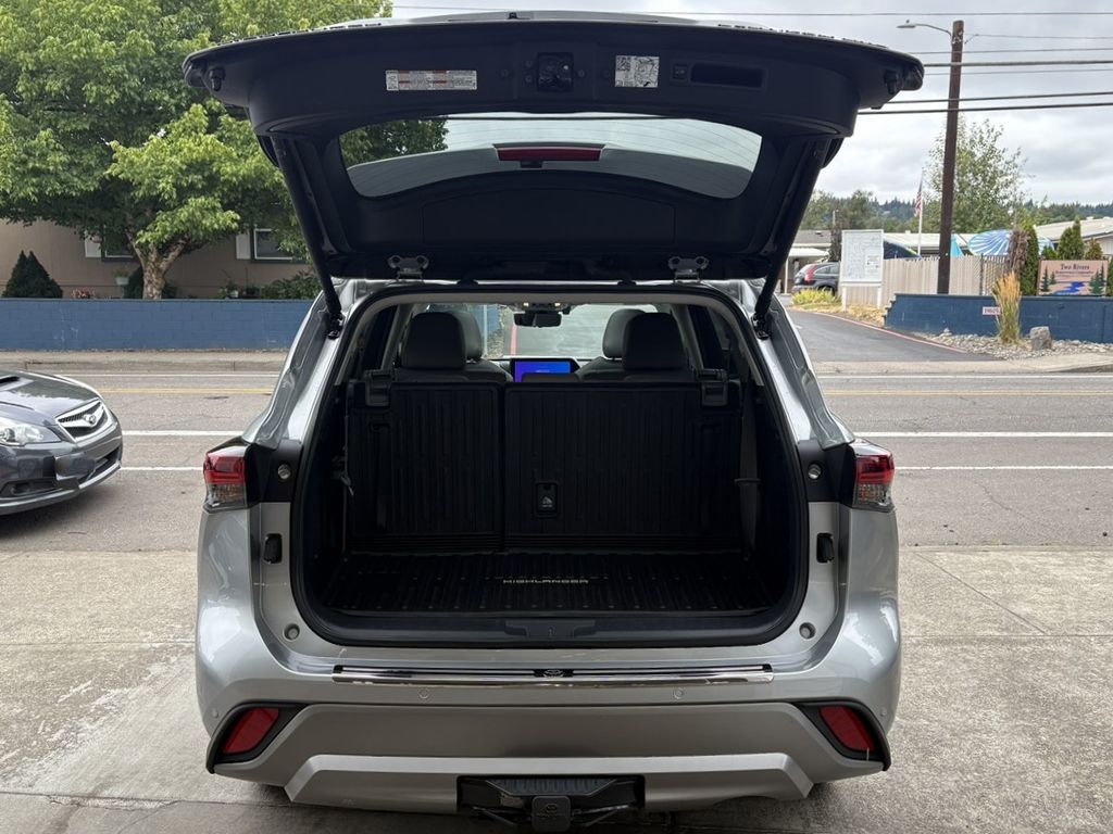 2024 Toyota Highlander Platinum photo 9