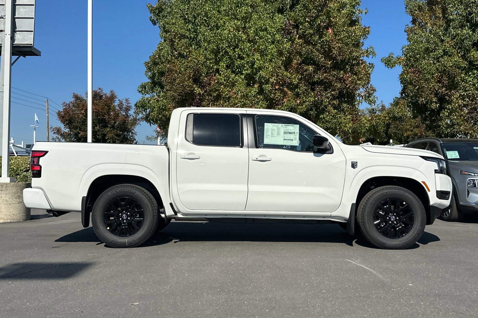 2026 Nissan Frontier Crew Cab SV photo 3