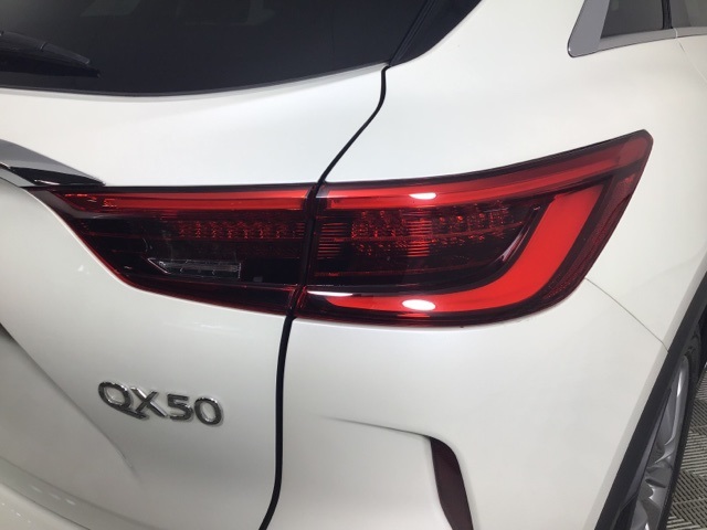 2019 Infiniti QX50 Luxe AWD photo 25