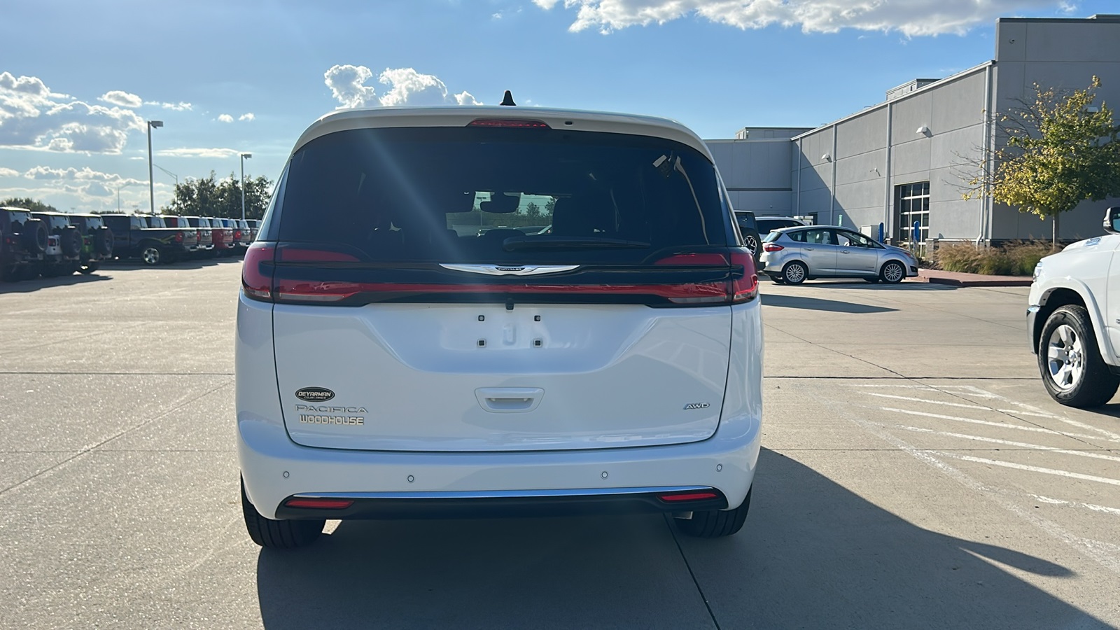 2026 Chrysler Pacifica photo 4