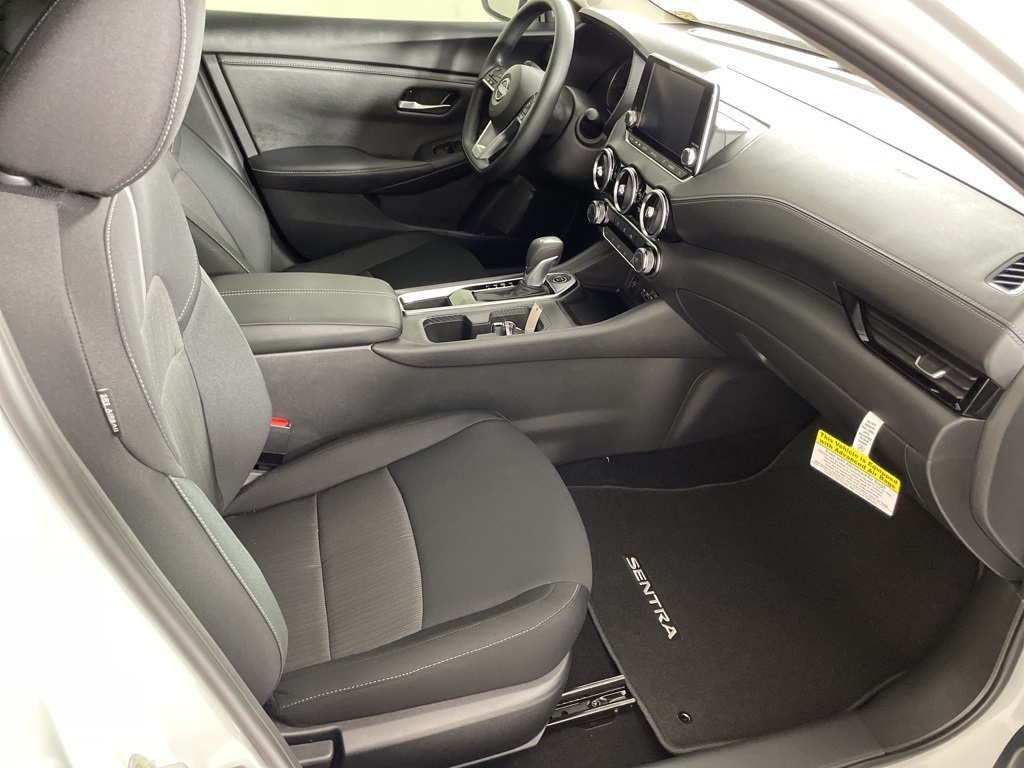 2025 Nissan Sentra SV photo 39
