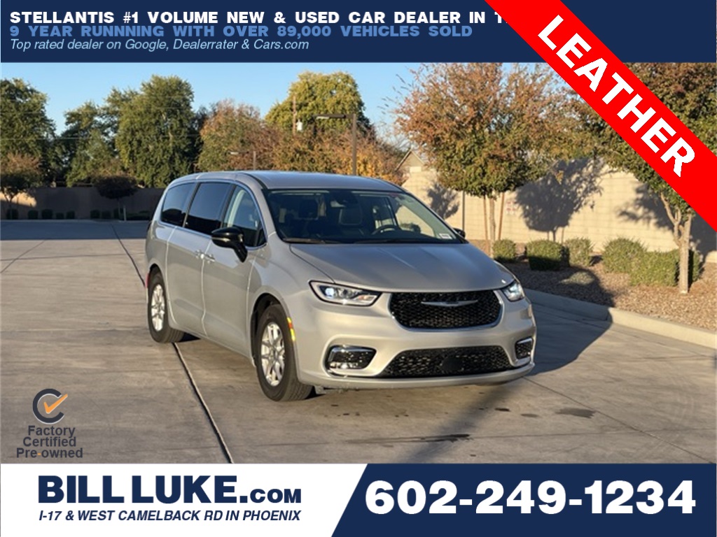 2024 Chrysler Pacifica Touring L's photo