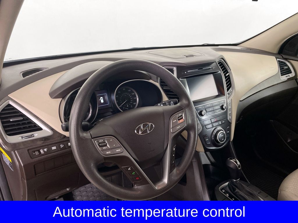 2017 Hyundai Santa Fe SE photo 9