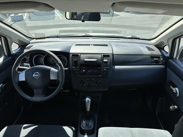 2009 Nissan Versa 1.6 Base Sedan photo 17