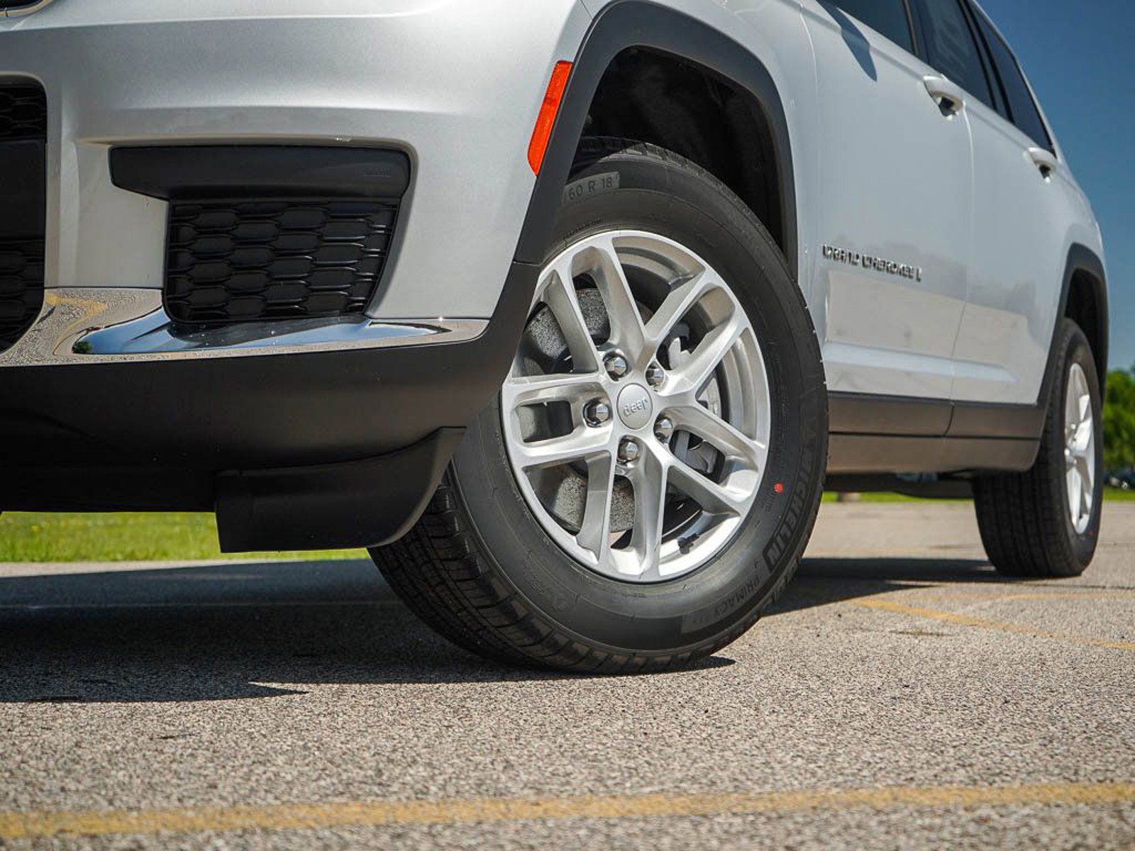 2025 Jeep Grand Cherokee Laredo X photo 5