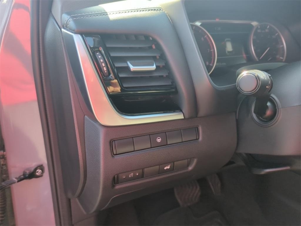 2022 Nissan Rogue SL photo 11