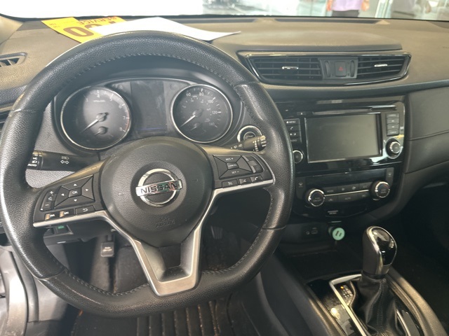2019 Nissan Rogue SV photo 3