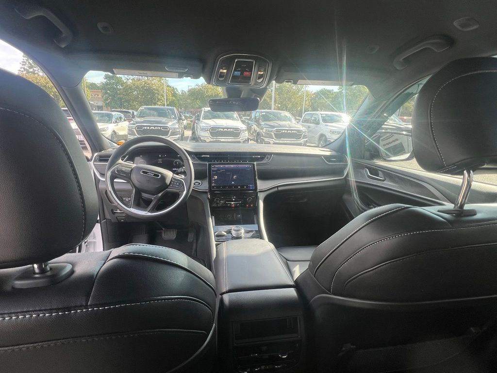2025 Jeep Grand Cherokee Limited photo 15