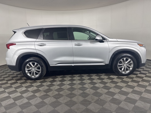 2019 Hyundai Santa Fe SE photo 2